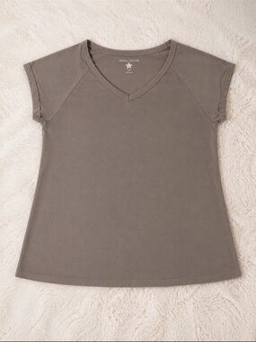 Vanilla Star Women’s 1X Green / Taupe / Brown V-Neck Short Sleeve T-Shirt